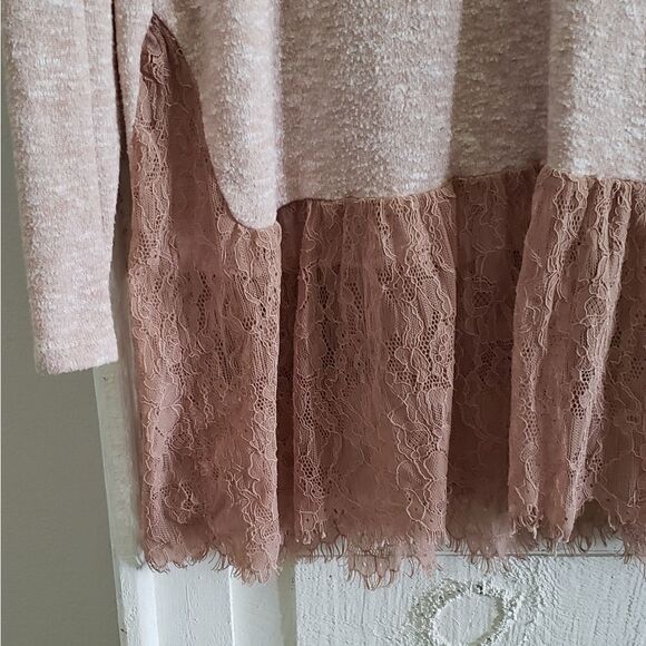 FINAL SALE🌷Zara V-neckline sweater with Lace hem detail. Size L - Picture 5 of 12